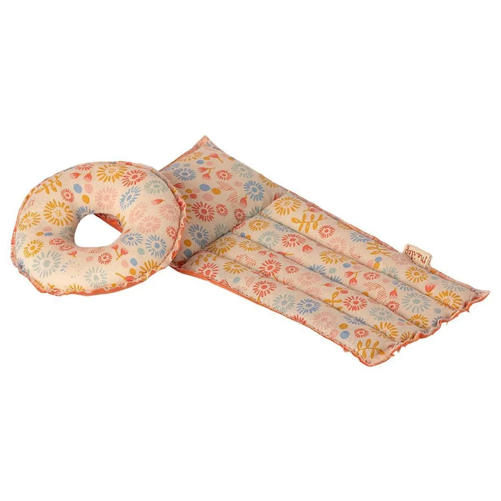 Maileg mouse air mattress flower